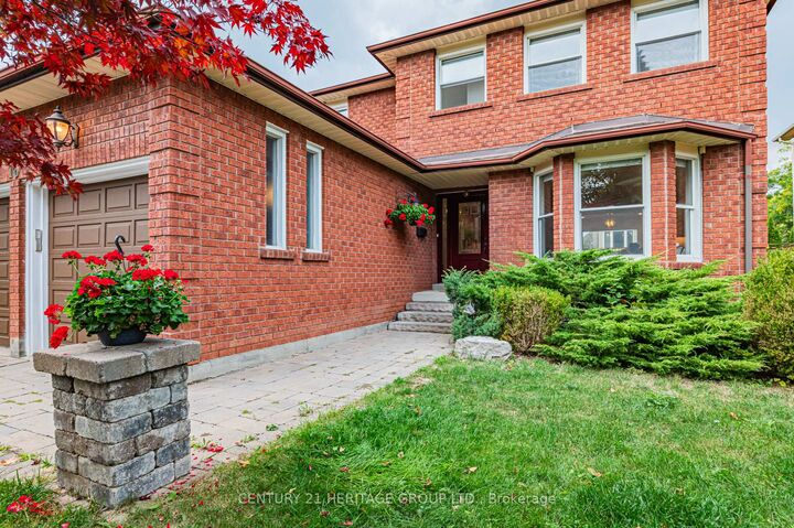 Photo de la propriété:  16 Wainwright Avenue  ON L4C 5R5 