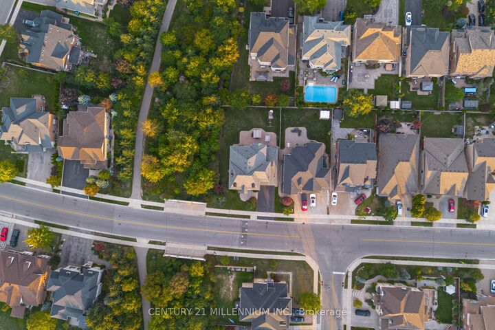Property Photo:  29 Eiffel Boulevard  ON L6P 1W3 