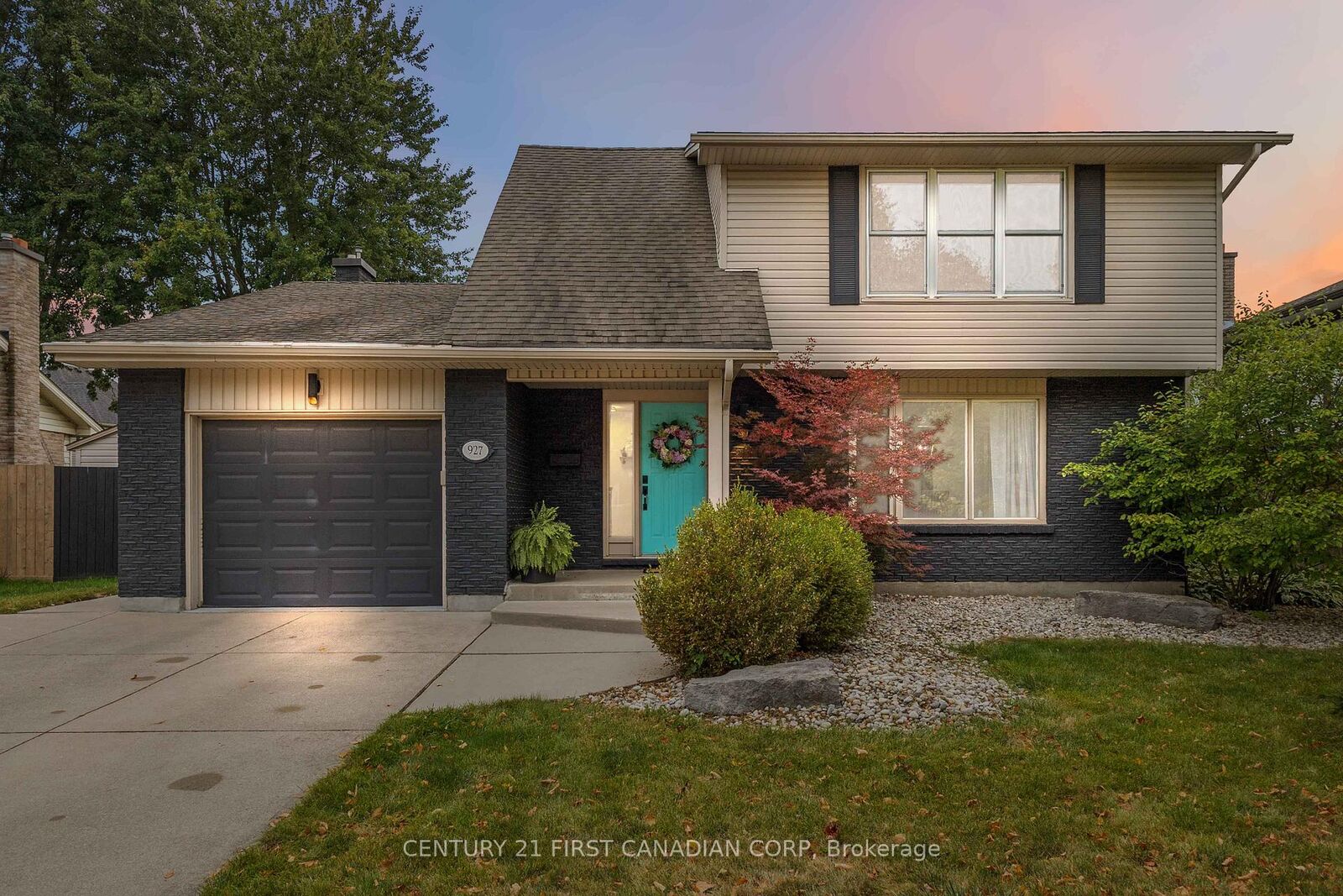 Photo de la propriété:  927 Farnham Road  ON N6K 1S2 
