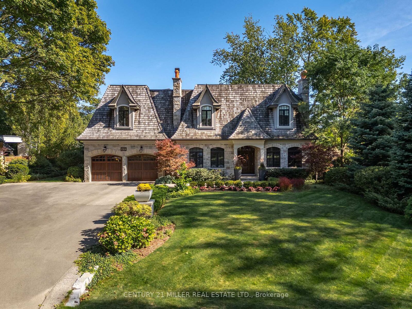 Photo de la propriété:  1324 Cambridge Drive  ON L6J 1S3 