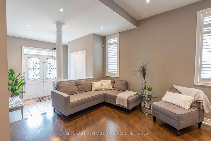 Property Photo:  20 Altus Park Drive  ON L6A 0Z5 
