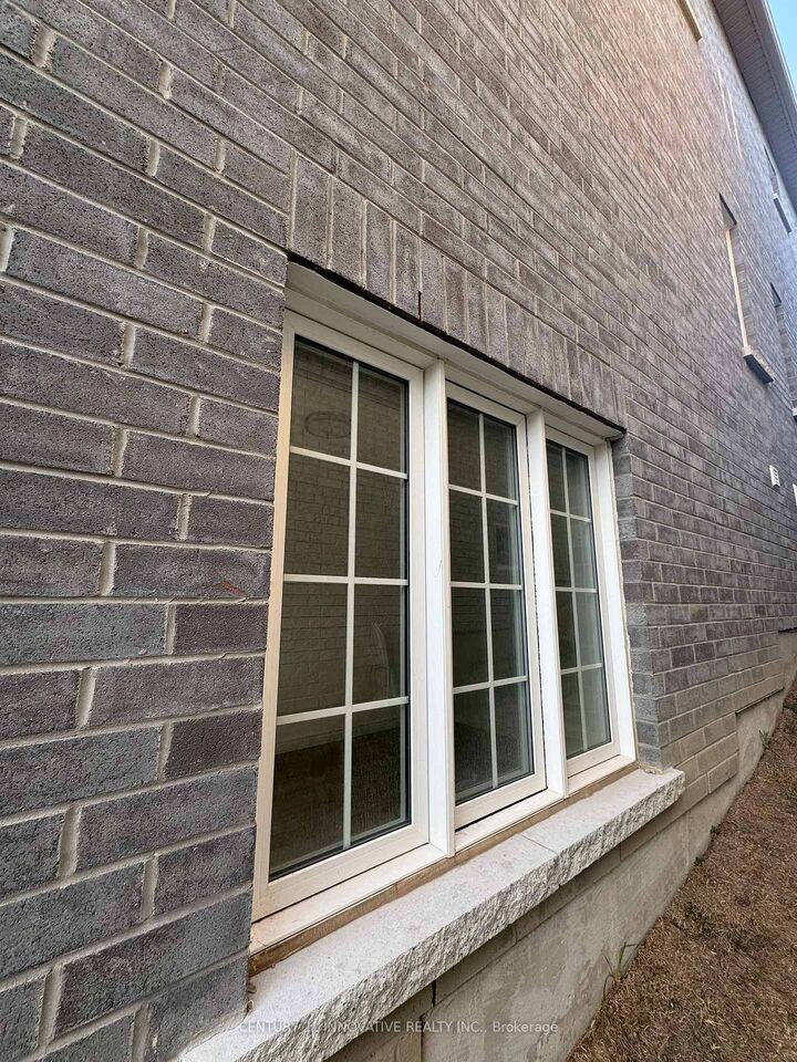 Photo de la propriété:  35 Creedon Crescent Bsmt  ON L1T 0P6 