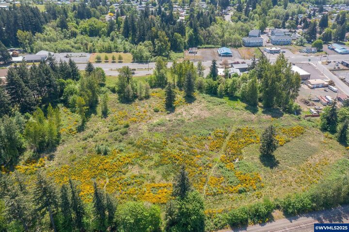 Property Photo: 2414 Next To Main St OR 97386