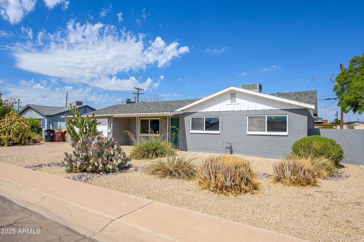 Property Photo: 6814 E Belleview Street AZ 85257