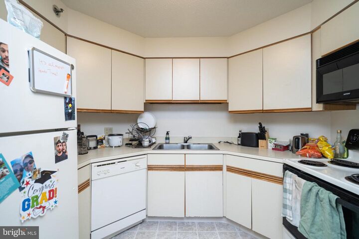Property Photo: 2020 Walnut Street 19K PA 19103