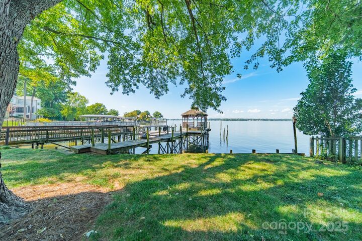 Property Photo:  21107 Island Forest Drive  NC 28031 