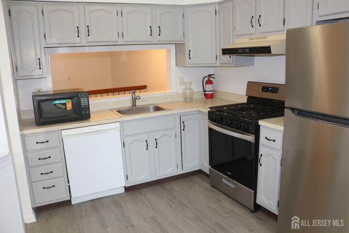 Property Photo:  405 Maplecrest Road  NJ 08820 