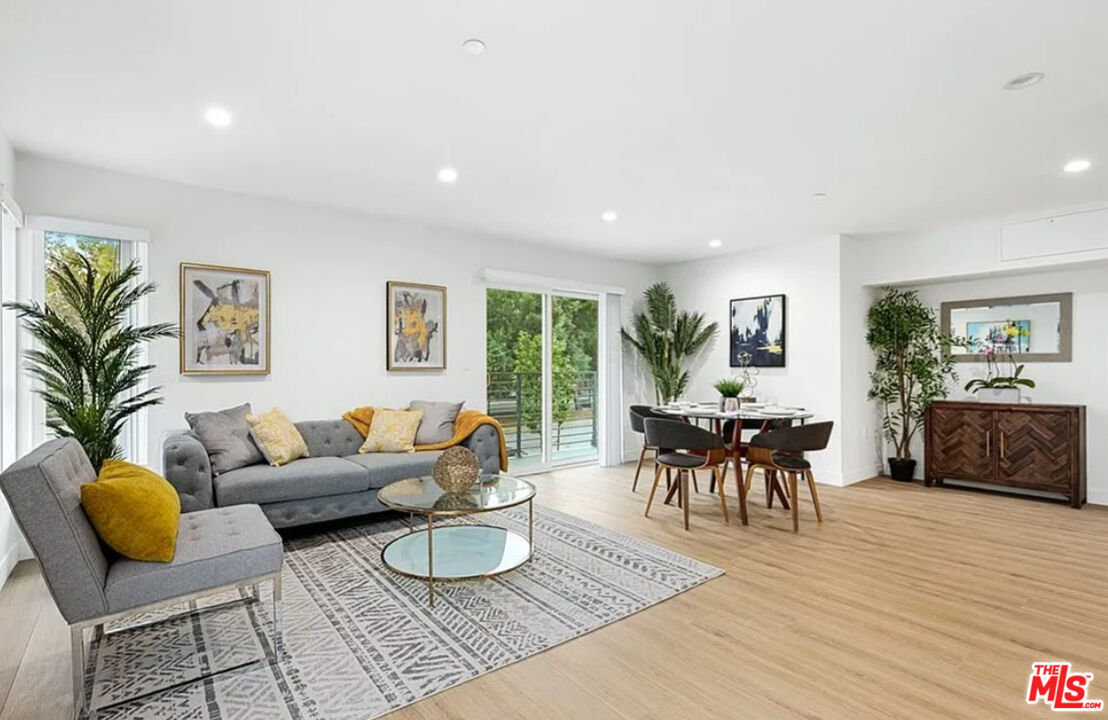 Property Photo:  5405 Hermitage Ave  CA 91607 