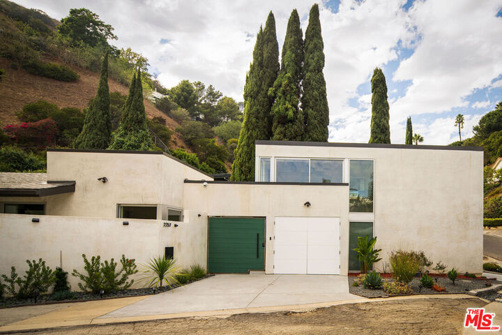 Property Photo: 2257 Chelan Dr CA 90068