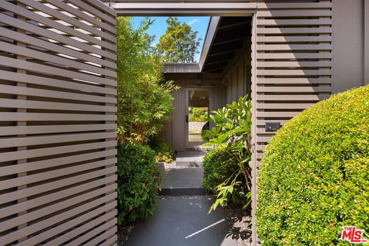 Property Photo:  7535 Lolina Ln  CA 90046 