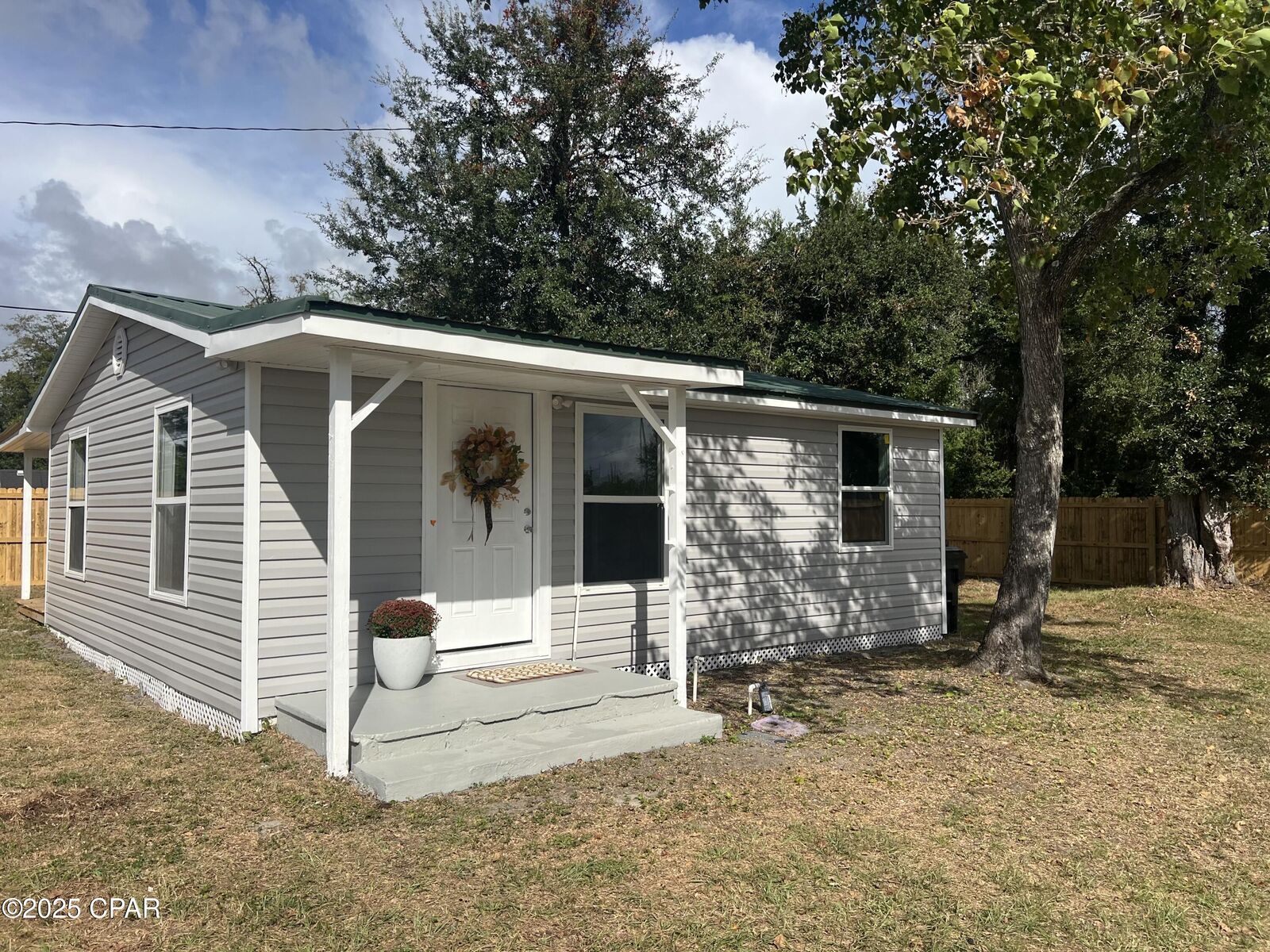 Property Photo:  3733 E 9th Street  FL 32401 