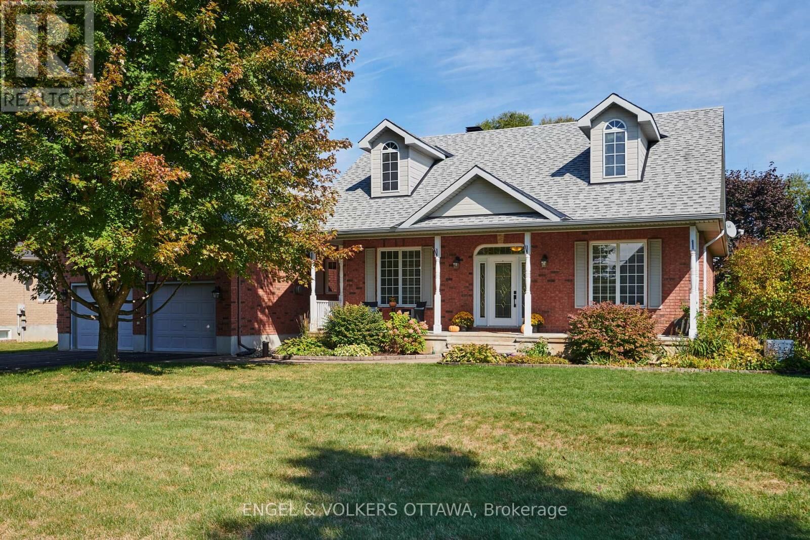 Property Photo: 1491 Stableview Way ON K4P 1P2