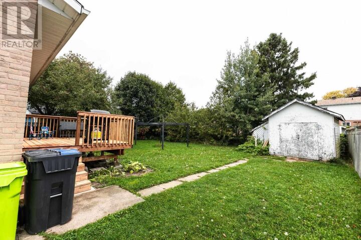 Property Photo: 30 Sutton Pl ON P6A 6B4