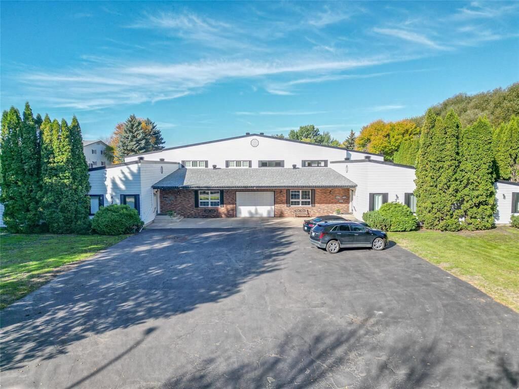 Photo de la propriété:  2 Parkdale Place  MB R7B 3N6 