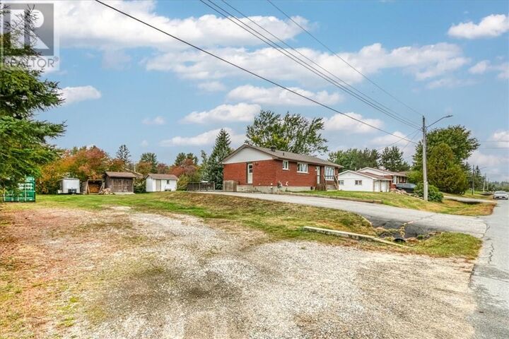 Property Photo:  3333 Maple Street  ON P3N 1G2 