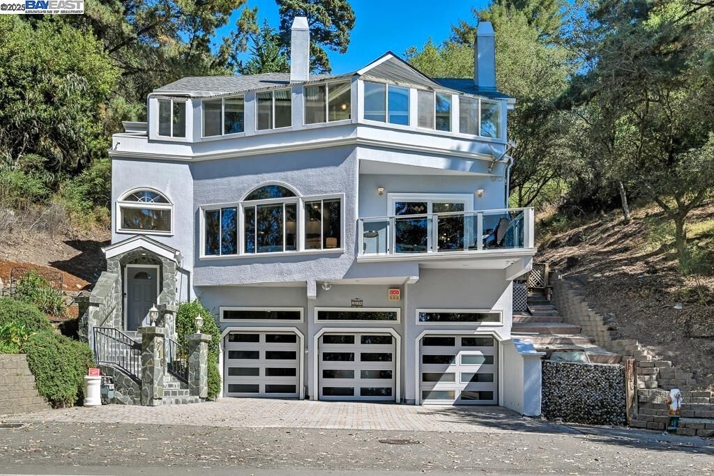 Property Photo: 7716 Skyline Blvd CA 94611
