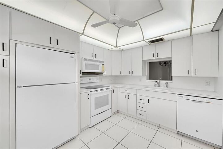 Property Photo: 2403 Antigua Cir G4 FL 33066