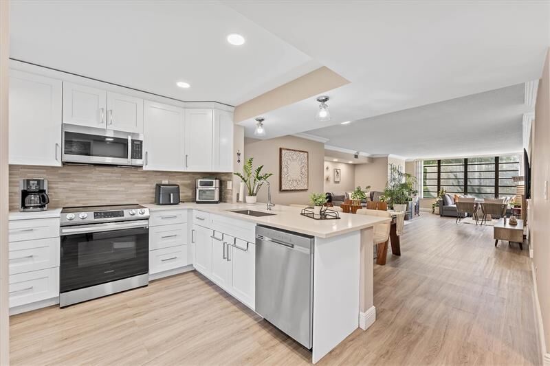 Property Photo:  4132 S Carambola Cir S F206  FL 33066 