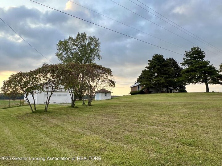 Property Photo: 3020 Aurelius Road MI 49264