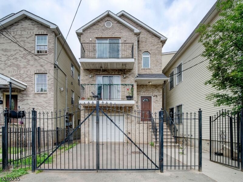 Property Photo:  33 Kent St  NJ 07108 