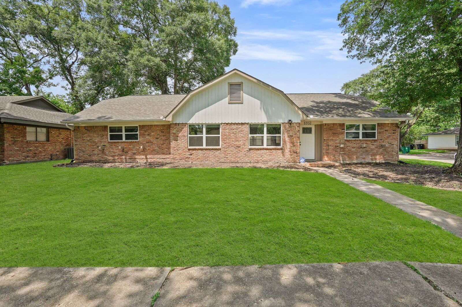 Property Photo: 5702 Cheltenham Drive TX 77096