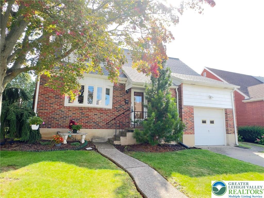 Property Photo:  432 E Frankford Street  PA 18018 