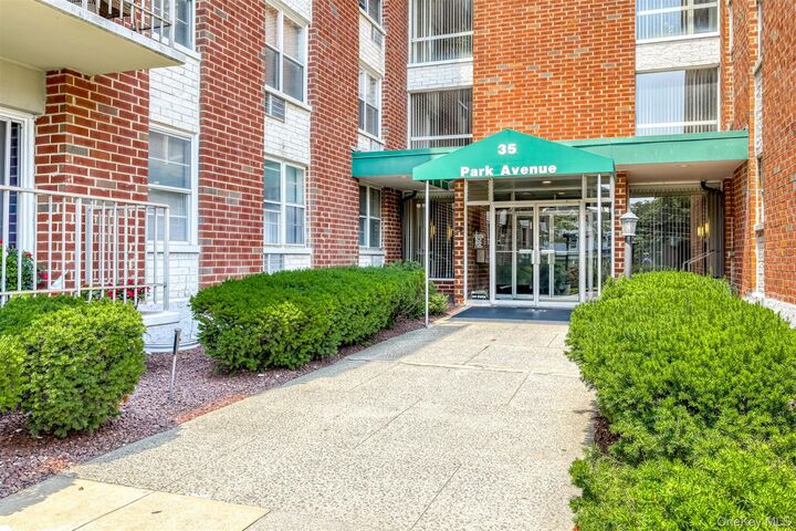 Property Photo:  35 Park Avenue 2T  NY 10901 