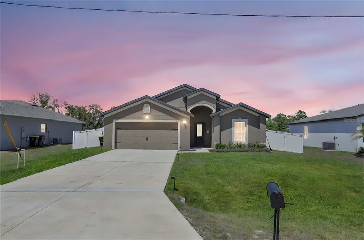 Property Photo:  329 W Aster Court  FL 34759 