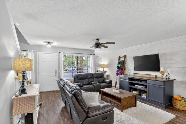 Property Photo:  2713 Candlewood Court  FL 32703 