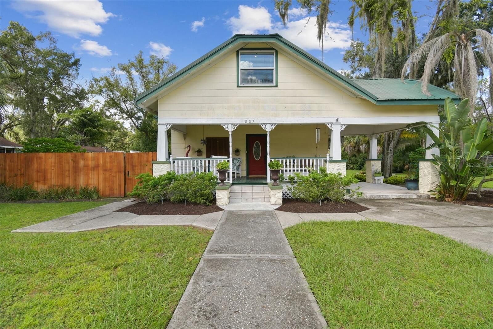 Property Photo: 807 N Johnson Street FL 33563