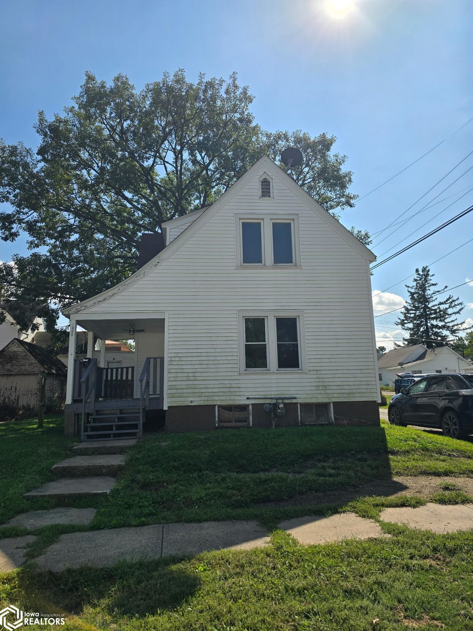 Property Photo:  1609 Pine Street  IA 52601