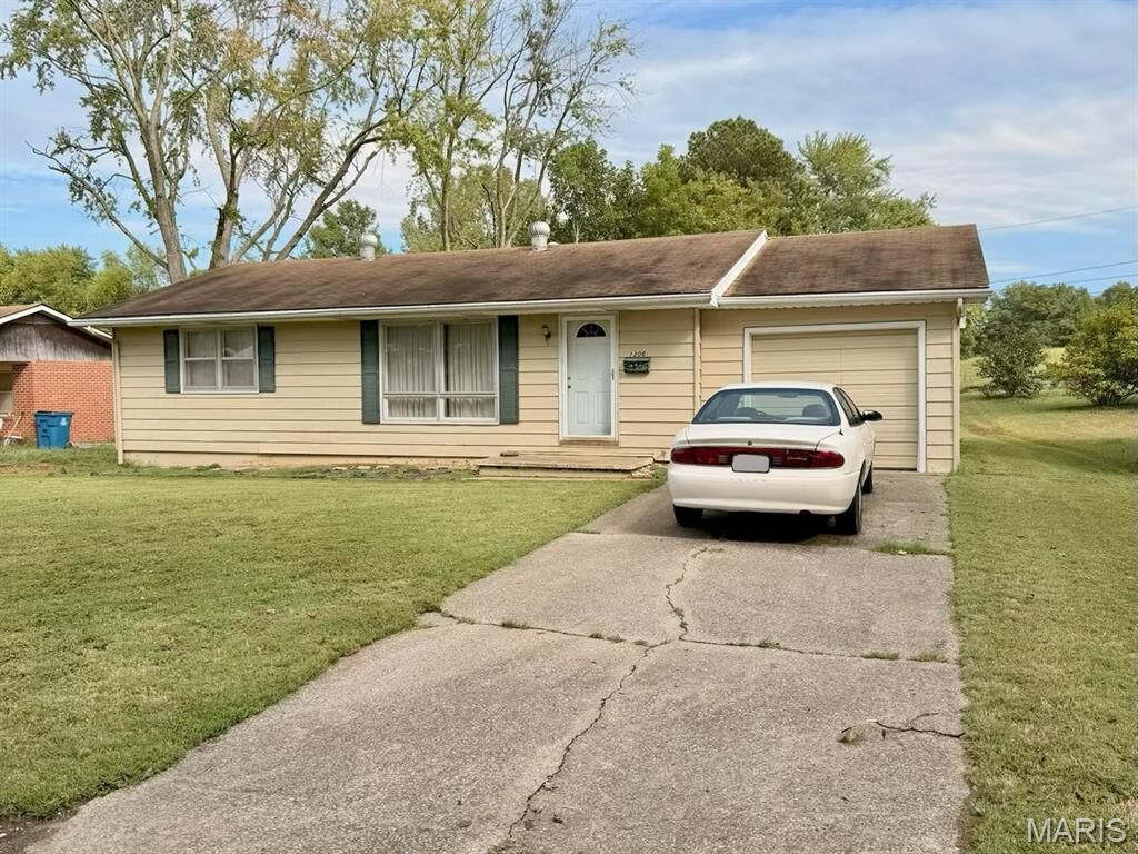 Property Photo: 1306 1st Street MO 63780