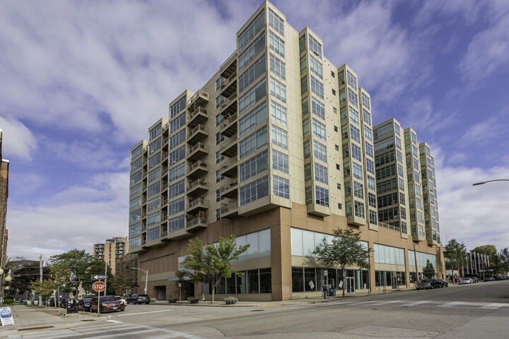 1550 E Royall Pl 907  Milwaukee WI 53202 photo