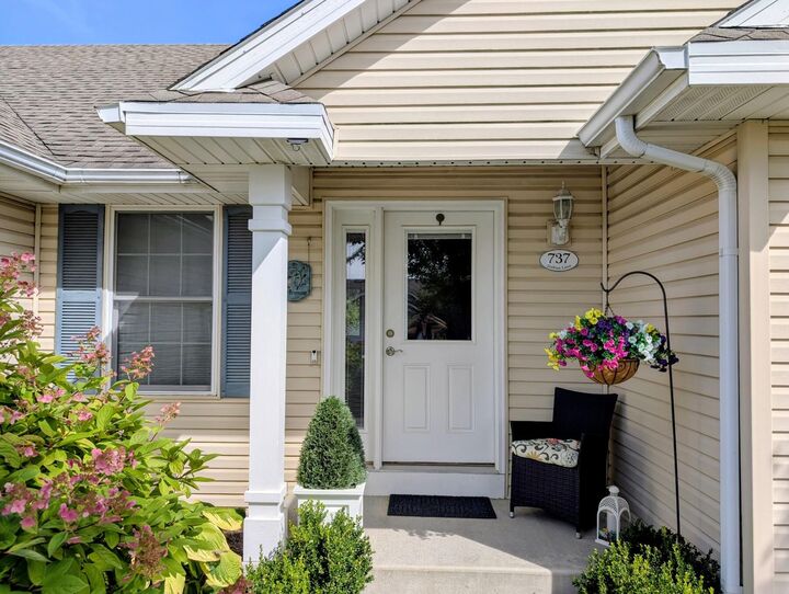 Property Photo:  737 N Joshua Ln  WI 53147 