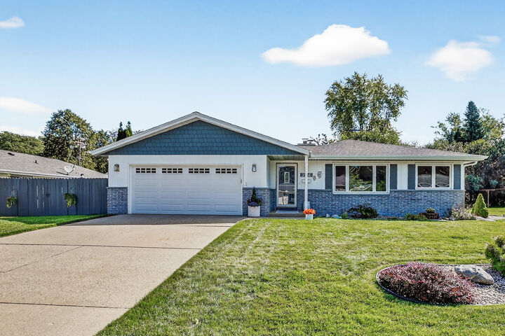 Property Photo:  286 Hazel Ln  WI 53029 