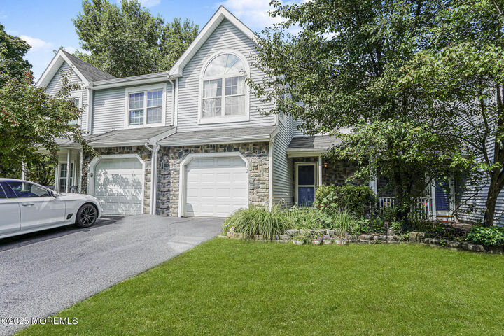 Property Photo:  12 Hunt Court  NJ 07753 