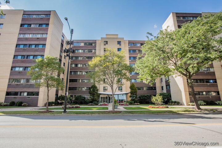Property Photo:  6300 N Sheridan Road 517  IL 60660 