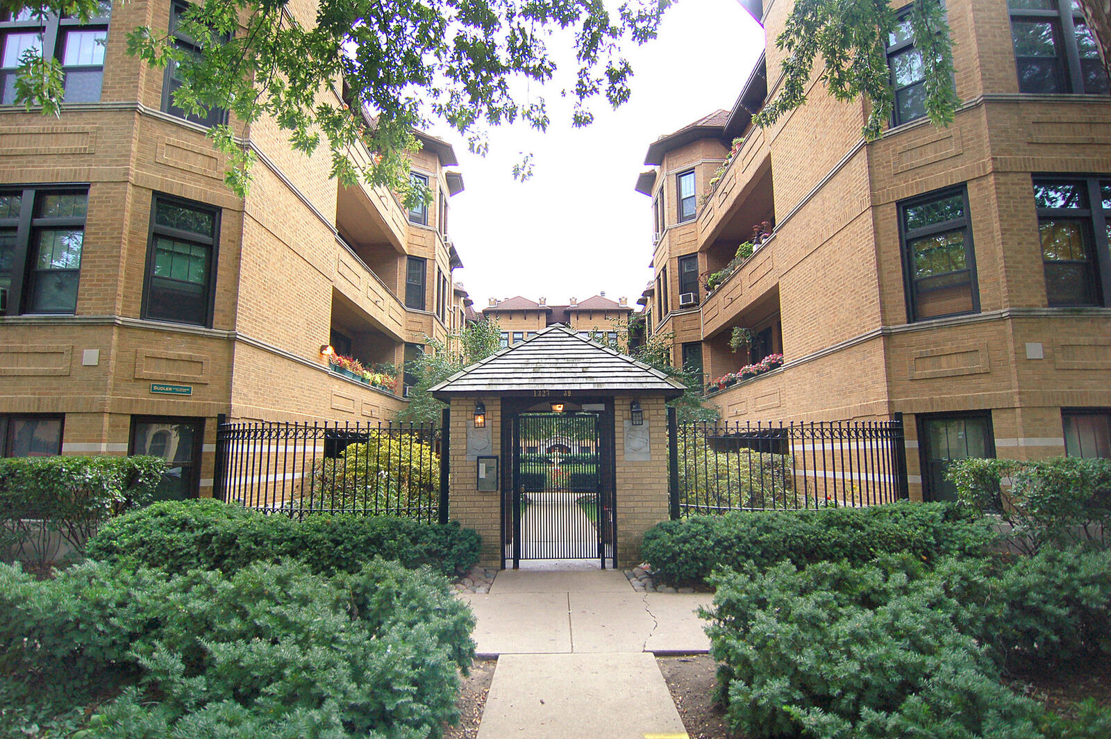 Property Photo:  1339 W Lunt Avenue 2N  IL 60626 