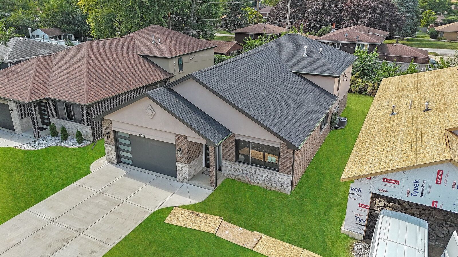 Property Photo:  