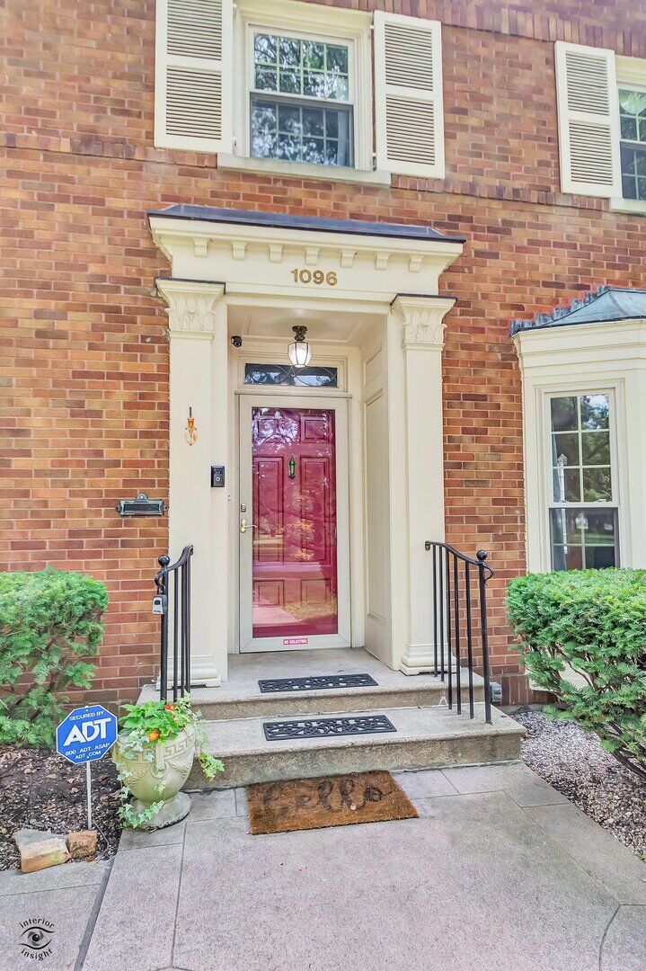 Property Photo:  1096 S Wildwood Avenue  IL 60901