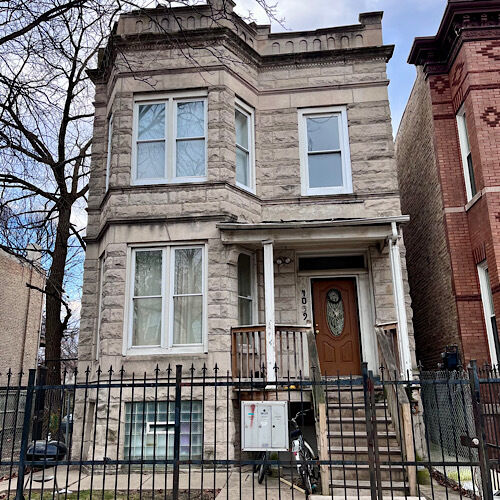Property Photo:  4039 W Wilcox Street 2  IL 60624 