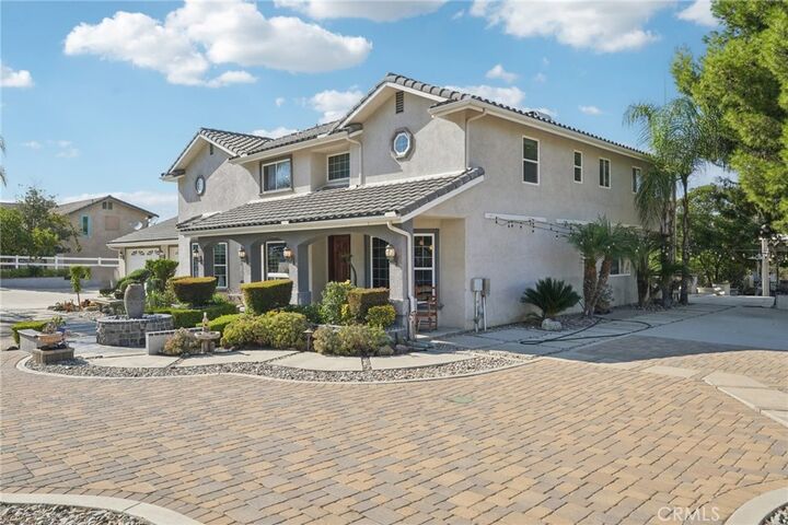 Property Photo: 30810 Avenida Del Reposo CA 92591