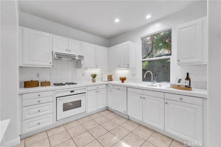 Property Photo: 98 Windchime CA 92603