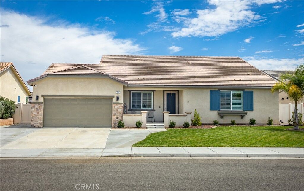 Property Photo: 832 Hilltop Court CA 92320