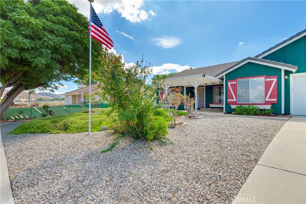 Property Photo: 31581 Contour CA 92567