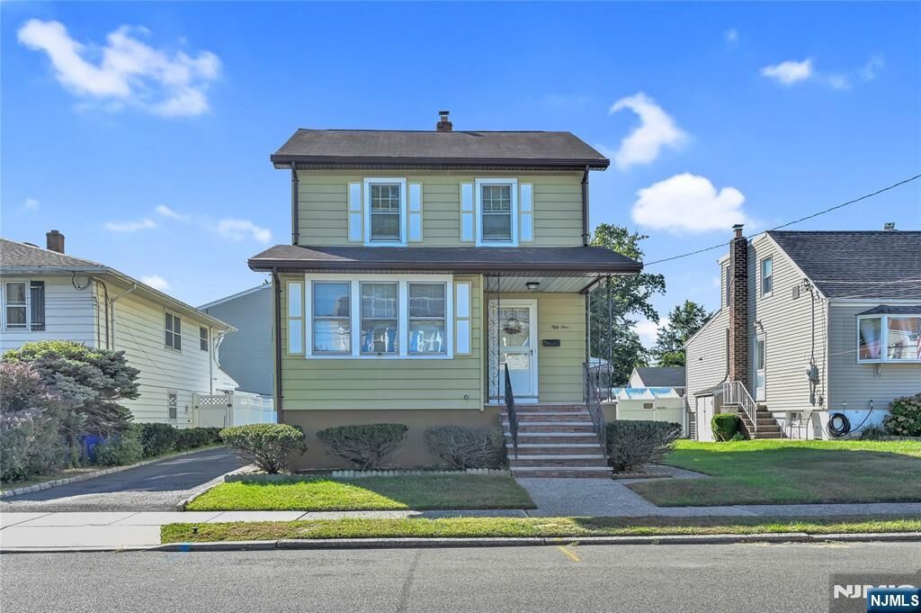 Property Photo:  54 Rochelle Parkway  NJ 07663 
