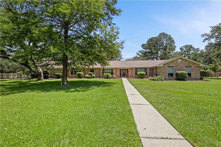 128 Rue Charlemagne Drive  Slidell LA 70461 photo