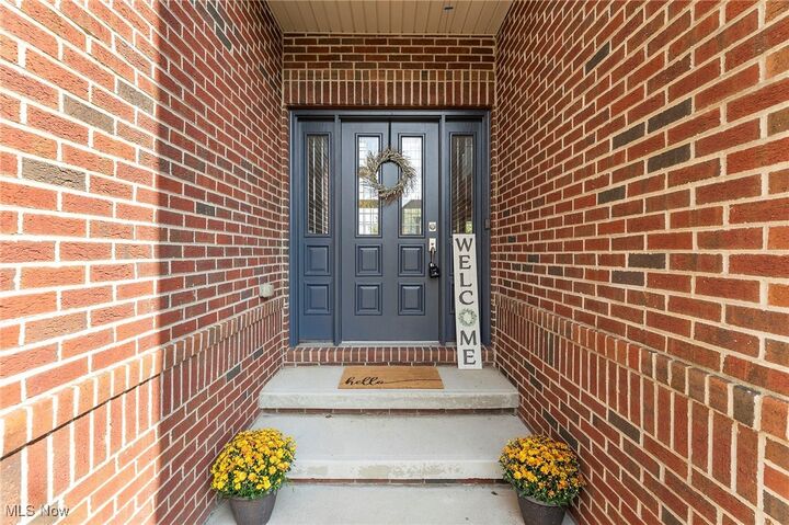 Property Photo: 1471 Summerwood Drive OH 44147