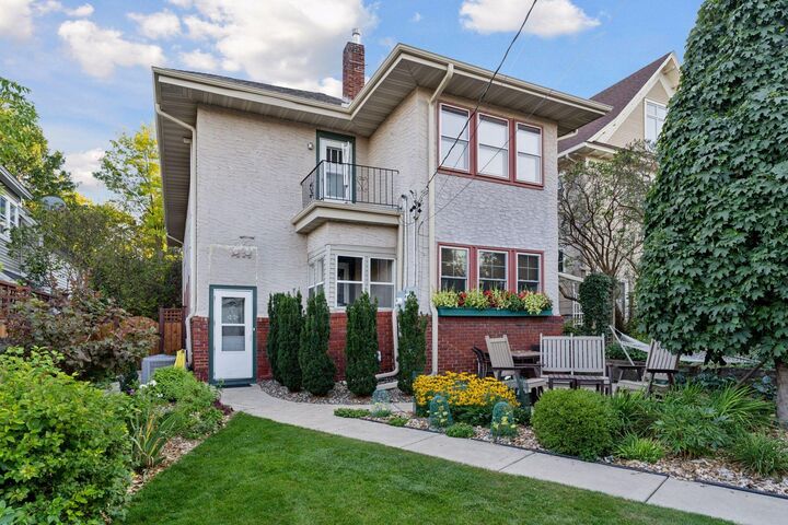Property Photo:  1147 Lincoln Avenue  MN 55105