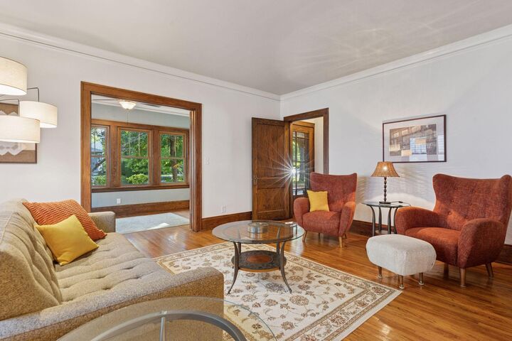 Property Photo:  1147 Lincoln Avenue  MN 55105 